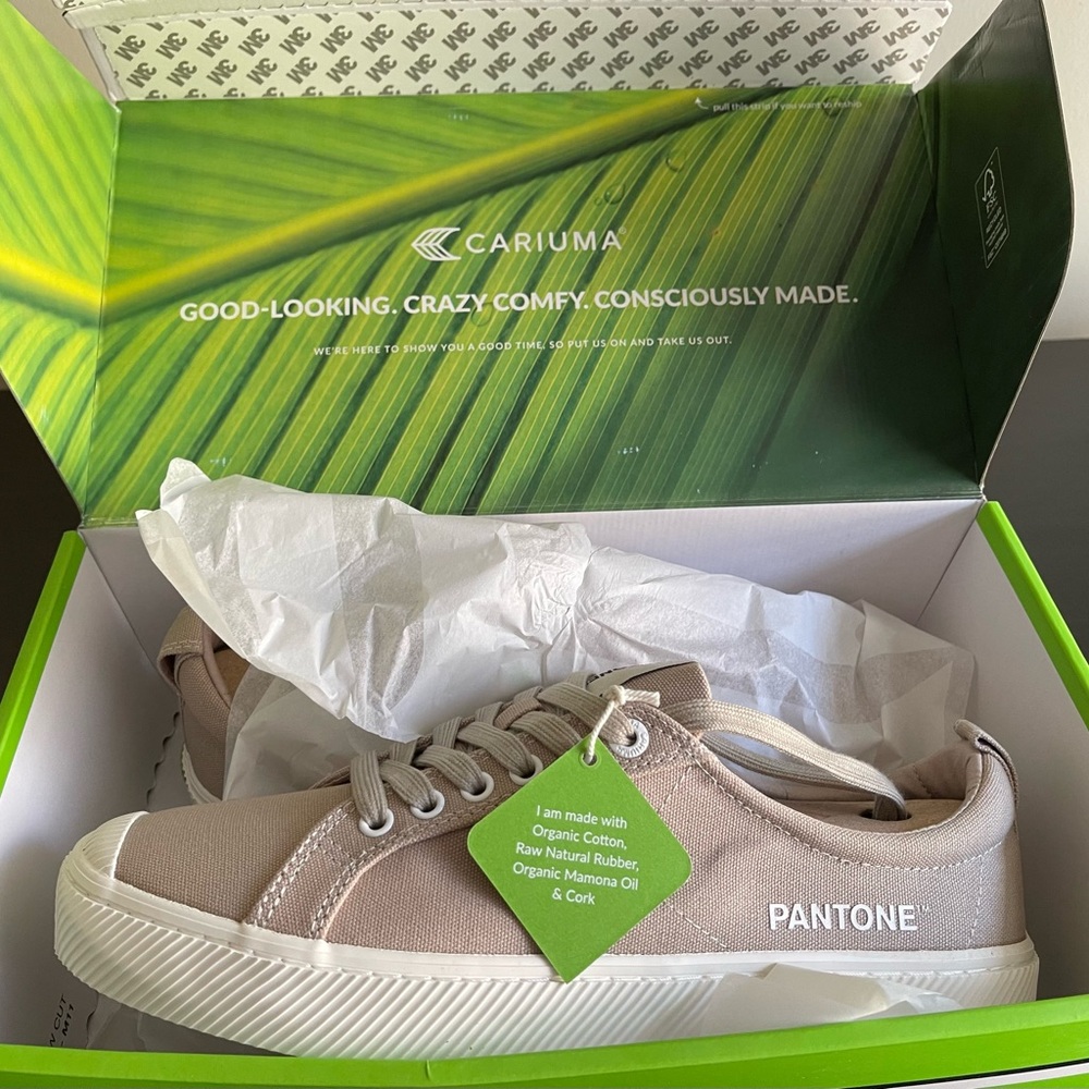 NEW Cariuma Sneakers